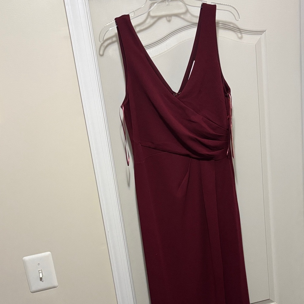 Elegant Burgundy Sleeveless Maxi Dress